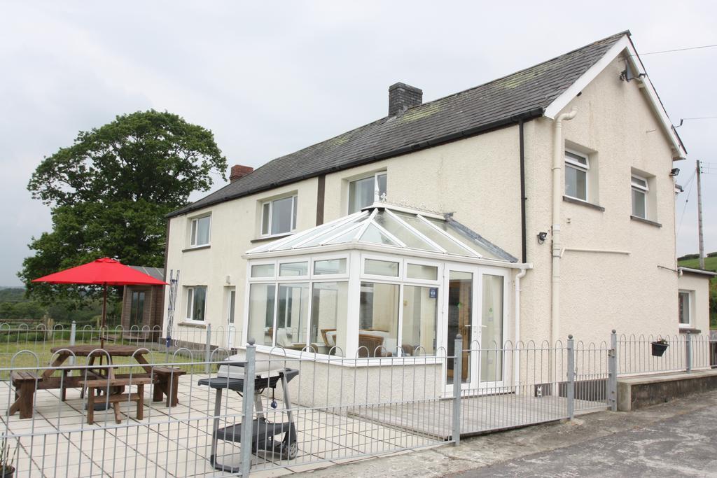 Cob Cottage Tregaron Bagian luar foto